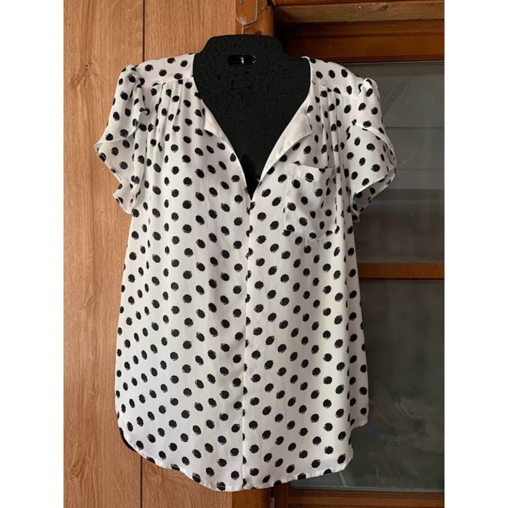 41 Hawthorne polka dot top size small short sleeve